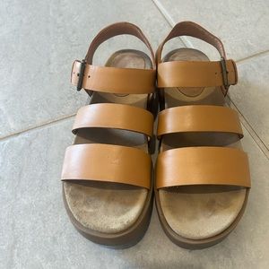 Like new Madewell sandals! Size 6 1/2.
